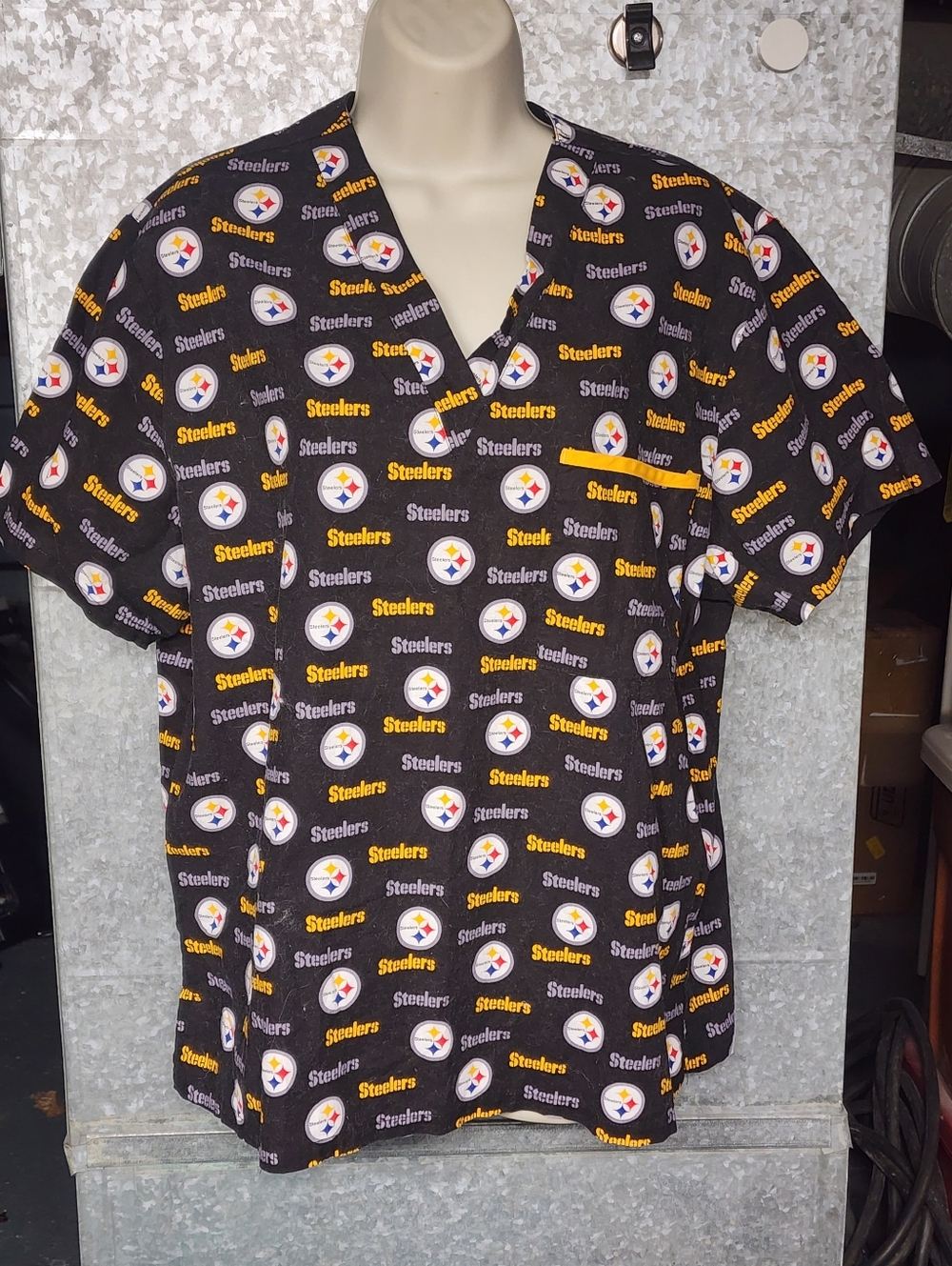 Pittsburgh Steelers NFL Team Apparel Black Scrub Top Adult Medium